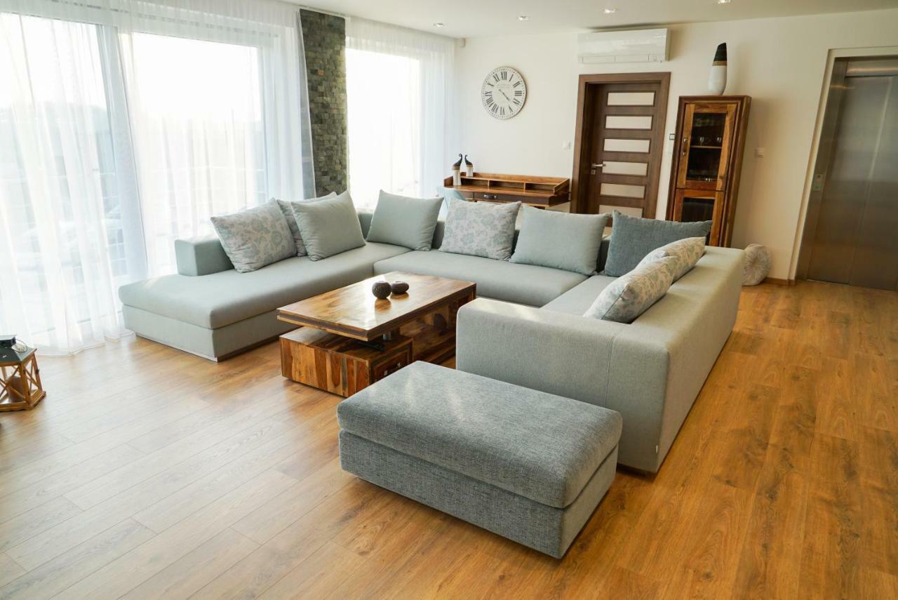 Luxury Villa Moraván Kültér fotó