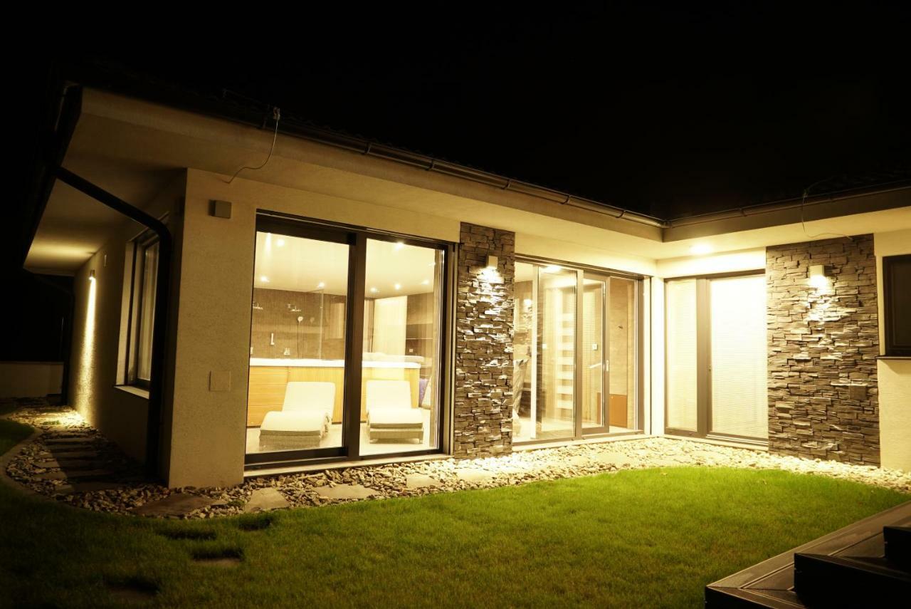 Luxury Villa Moraván Kültér fotó